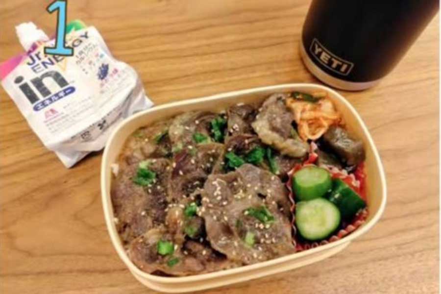 中村仁美さんが長男に作った「ふるさと納税牛タン弁当」（スクリーンショット）