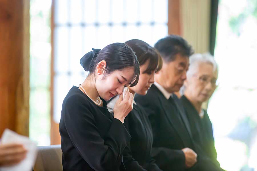 葬儀の際に、遺族に対してしてはいけない質問とは（写真はイメージ）【写真：PIXTA】