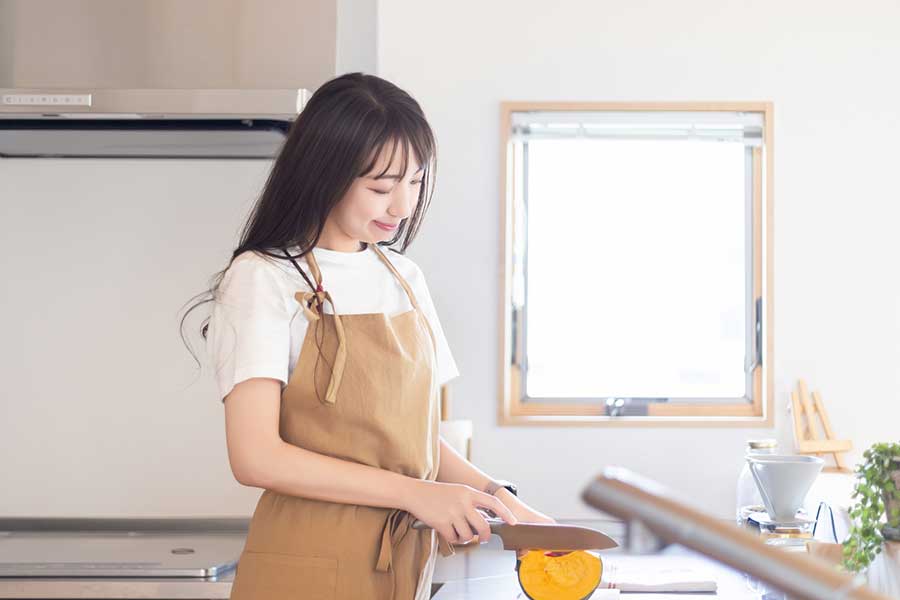 毎日、家族のためにごはん作り(写真はイメージ)【写真:写真AC】