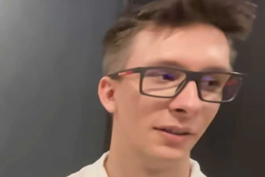 日本の電車について語るマックスさん（スクリーンショット）