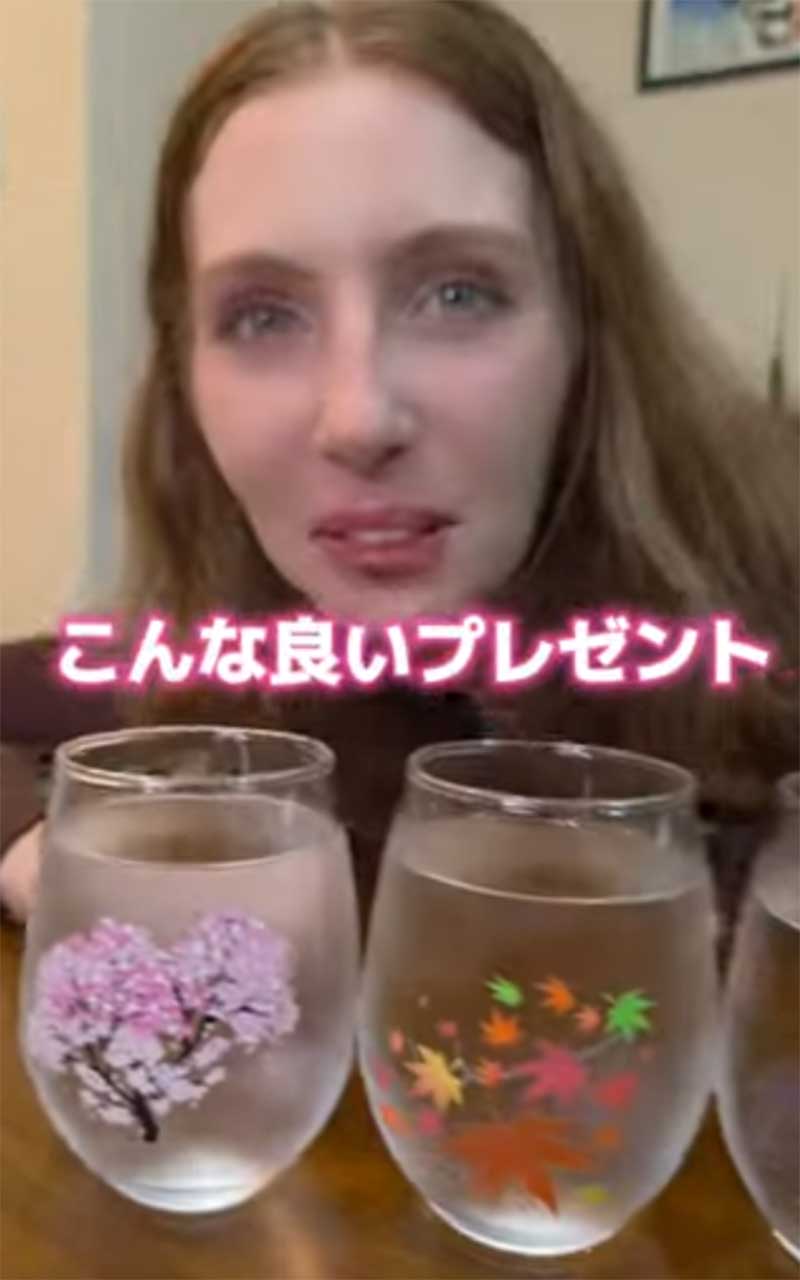 デザインの色が変わる冷感グラスに感激（スクリーンショット）