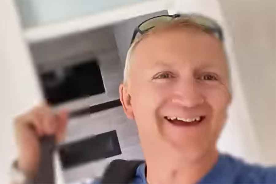 日本行きを楽しみにするチャールズさん（スクリーンショット）