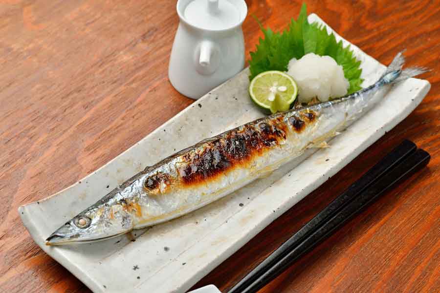 サンマの塩焼き　しょうゆをかける？（写真はイメージ）【写真：写真AC】