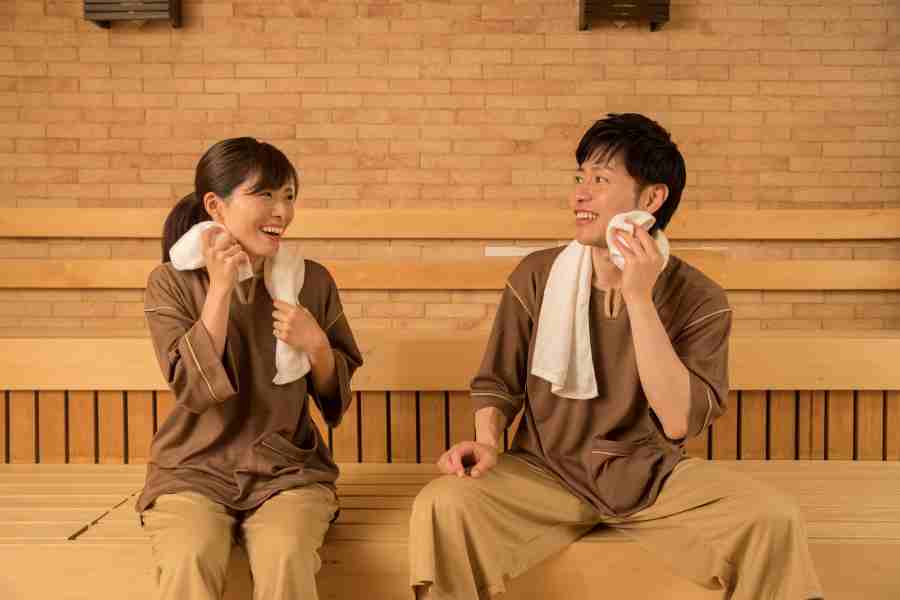 サウナ室で会話をするのはNG（写真はイメージ）【写真：PIXTA】