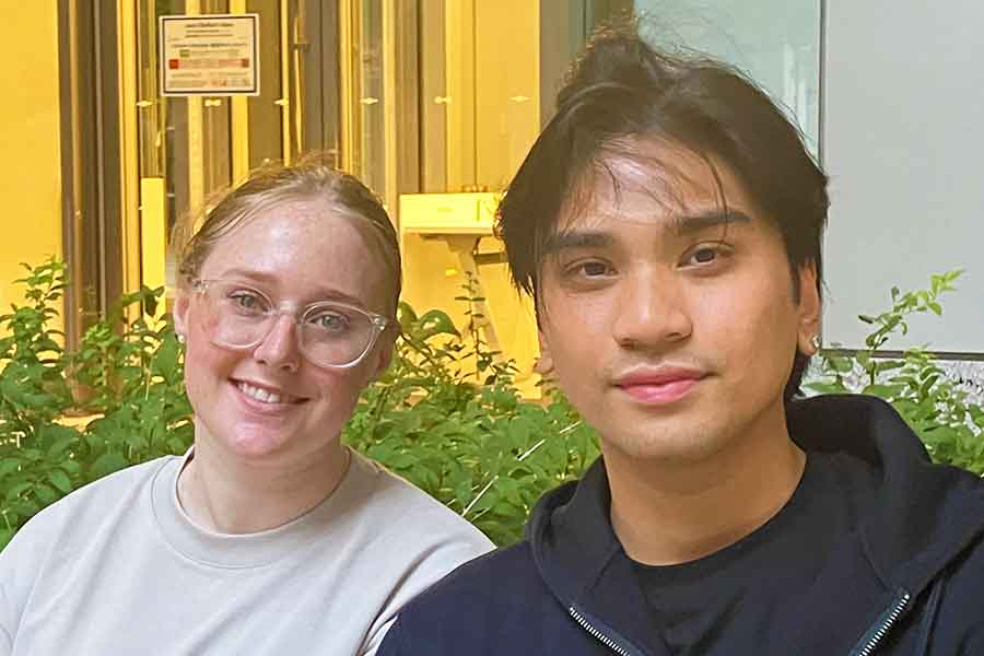 オーストラリアからやってきた(左から)ルビーさんとジェレミーさん【写真:Hint-Pot編集部】