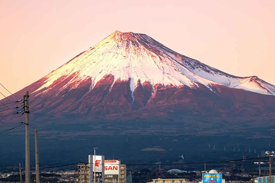 夕日に染まる富士山【写真提供：スカーレット@Photo（@Photo_Scarlet）さん】