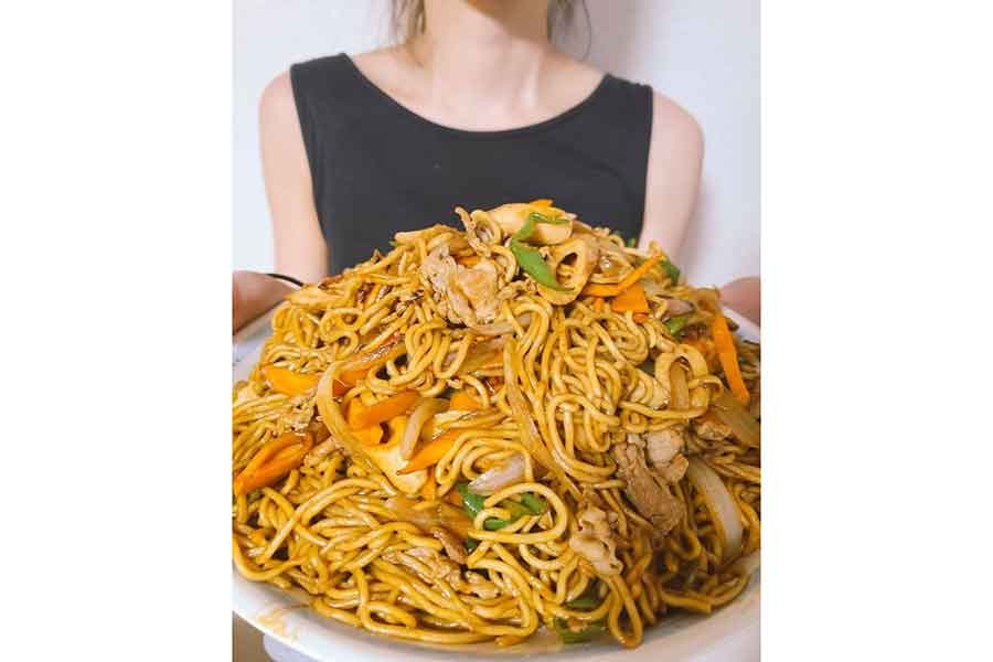 大家族は朝から大変！　14人前の焼きそばを作ったともちゃさん【写真提供：ともちゃ（@tomocha_kabu）さん】