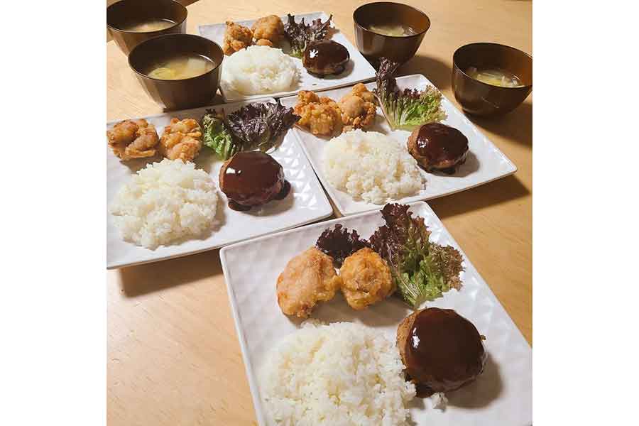 長女と弟たちが協力して作ったハンバーグ定食【写真提供：ともちゃ（@tomocha_kabu）さん】