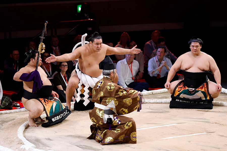 大相撲ロンドン公演】「会えないかなと思っていたら…」→「本当に会えるなんて!」 アメリカ人が230万円かけて