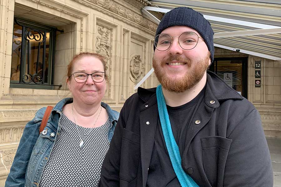 フィンランドから駆けつけた（左から）マリオッカさんとジリさん【写真：Hint-Pot編集部】