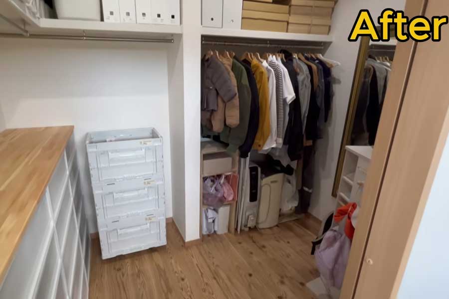 ちょい置きできる余白スペースができたクローゼット（スクリーンショット）