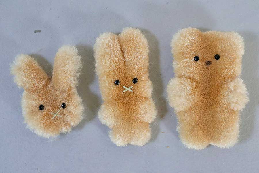 ガマの穂からとった“毛皮”で作られたマスコット【写真提供:inori(@kusabanaasobi)さん】