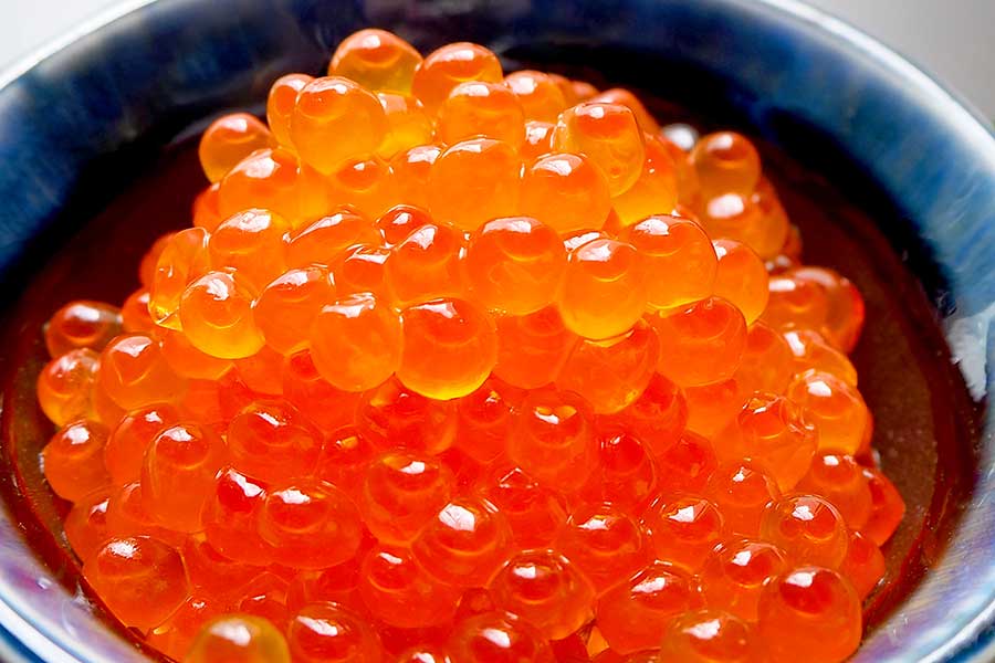イクラのしょうゆ漬けからはい出してきたアニサキスが話題に（写真はイメージ）【写真：写真AC】