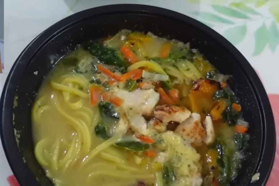 フランスのインスタントラーメン。日本のラーメンとの味の違いにマカロンちゃんはびっくり！（スクリーンショット）