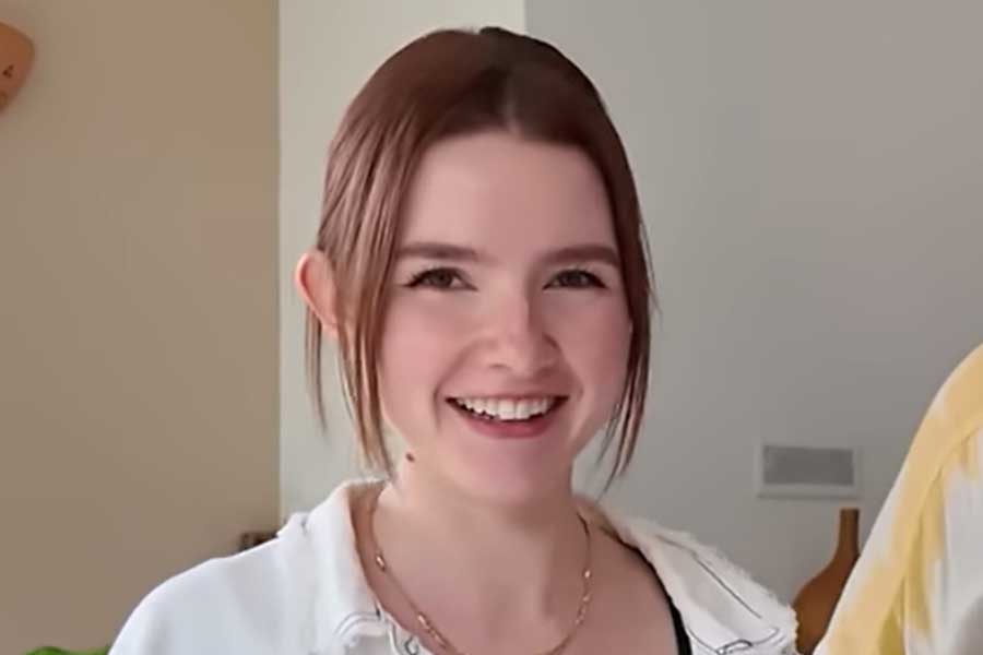 フランス人YouTuberのアマンディーヌさん（スクリーンショット）