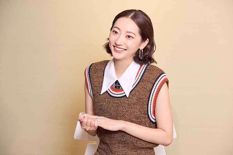 お酒も大好きだという武田さん。好きなのは焼酎と大人な一面も【写真:くさかべまき】