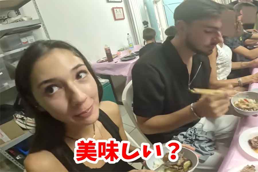 フランスの家族に日本の料理を振る舞ったら…　「完璧」と感激する女性（スクリーンショット）