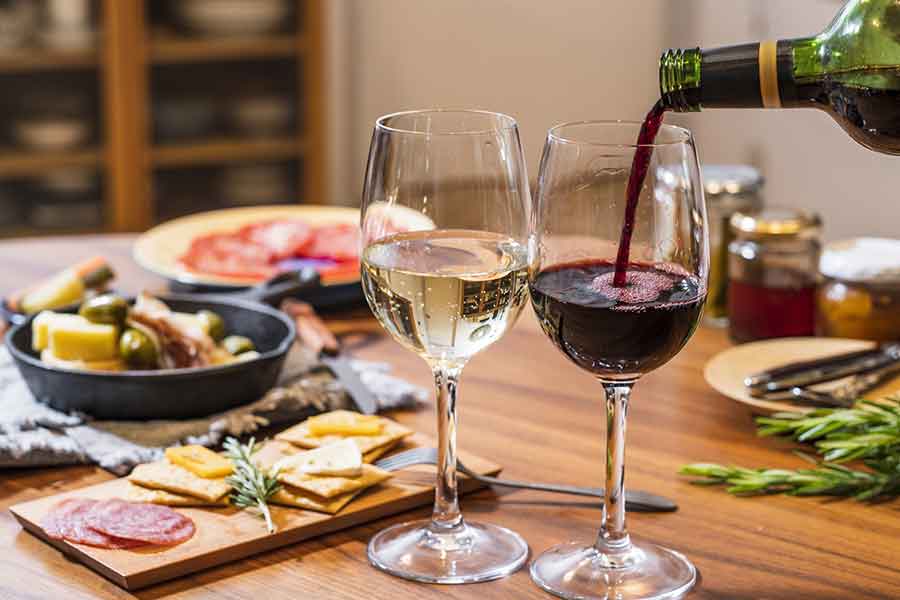 アメリカでは高いけれど、日本ではアルコールが安いことに感激（写真はイメージ）【写真：写真AC】