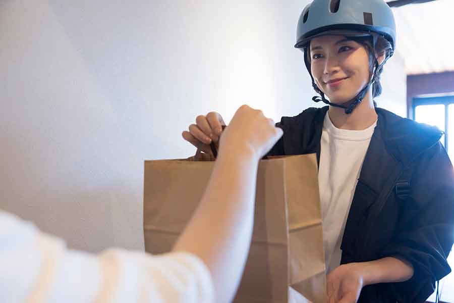 宅配サービスの利用がNGなホテルは少なくないので要注意（写真はイメージ）【写真：PIXTA】