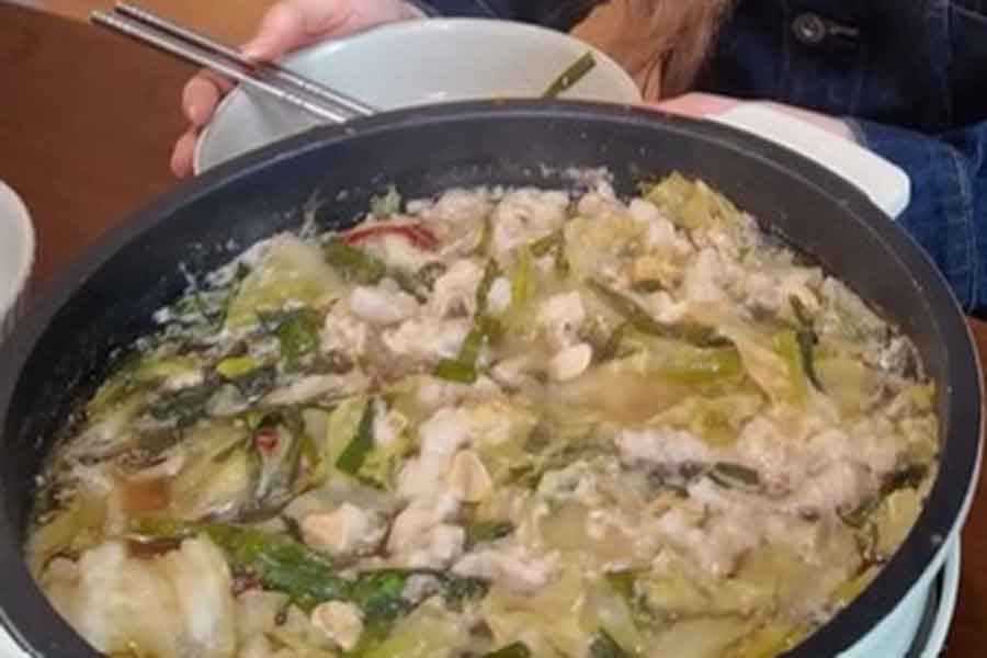 牛ホルモンが入った日本のもつ鍋に感動（スクリーンショット）