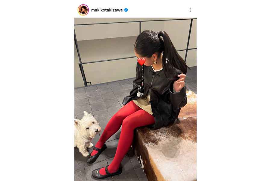 カラータイツを使った次女のコーディネート（スクリーンショット）