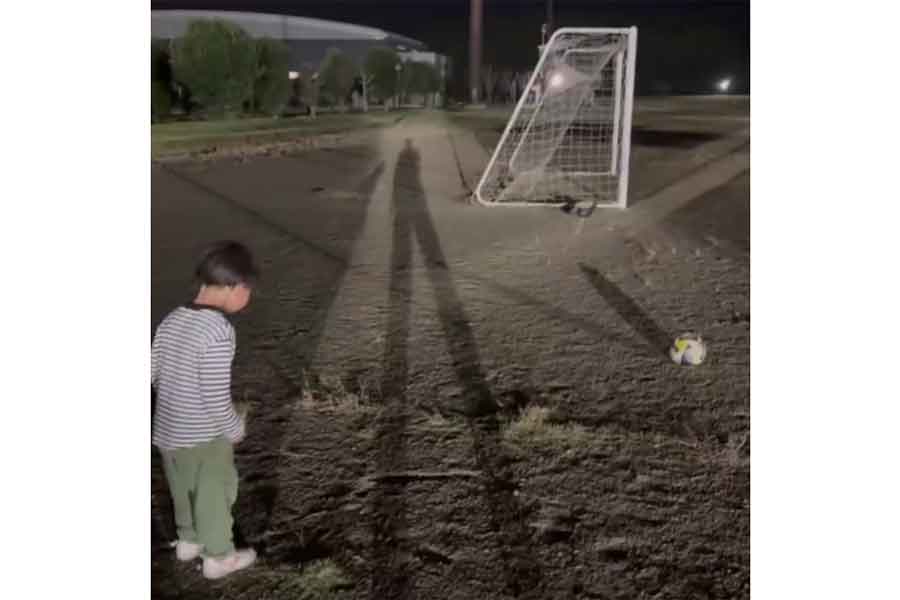 角度のないところから決めた見事なシュート（スクリーンショット）