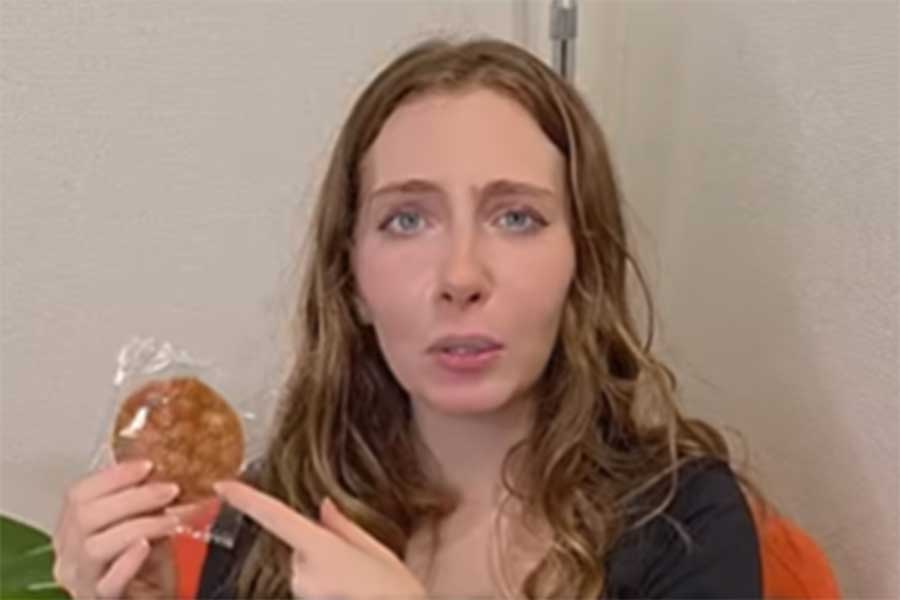 フランス人のエヴァさん（スクリーンショット）