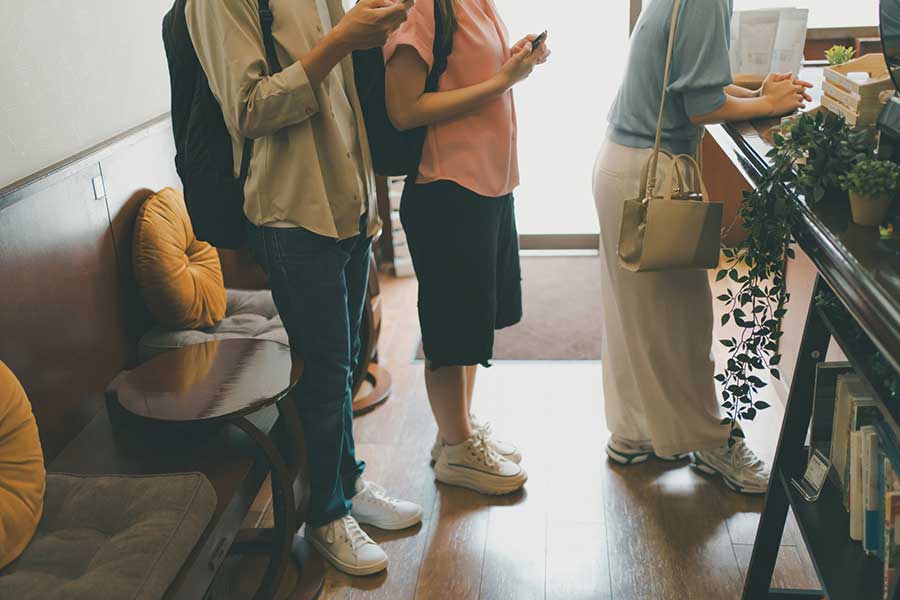 整列して順番を待つ、日本では当たり前の光景（写真はイメージ）【写真：PIXTA】