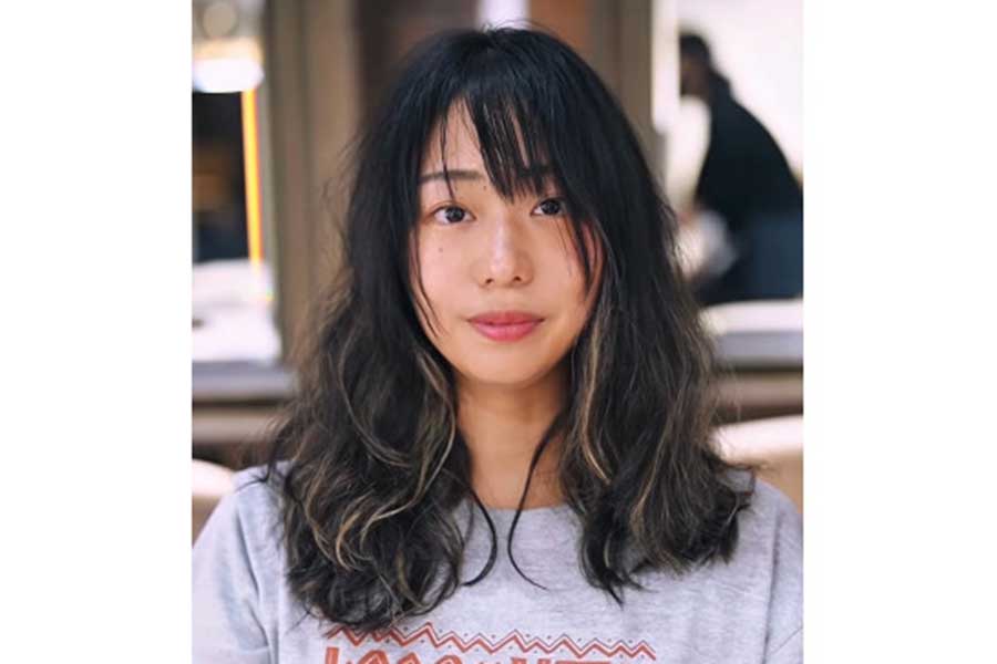 バッサリカットを希望する女性（スクリーンショット）