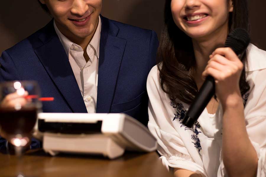 日本発祥のカラオケ（写真はイメージ）【写真：PIXTA】