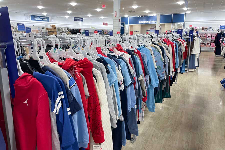 これだけ子ども服を取り扱っていても、迷彩柄を見かけることはほとんどない【写真：i-know】