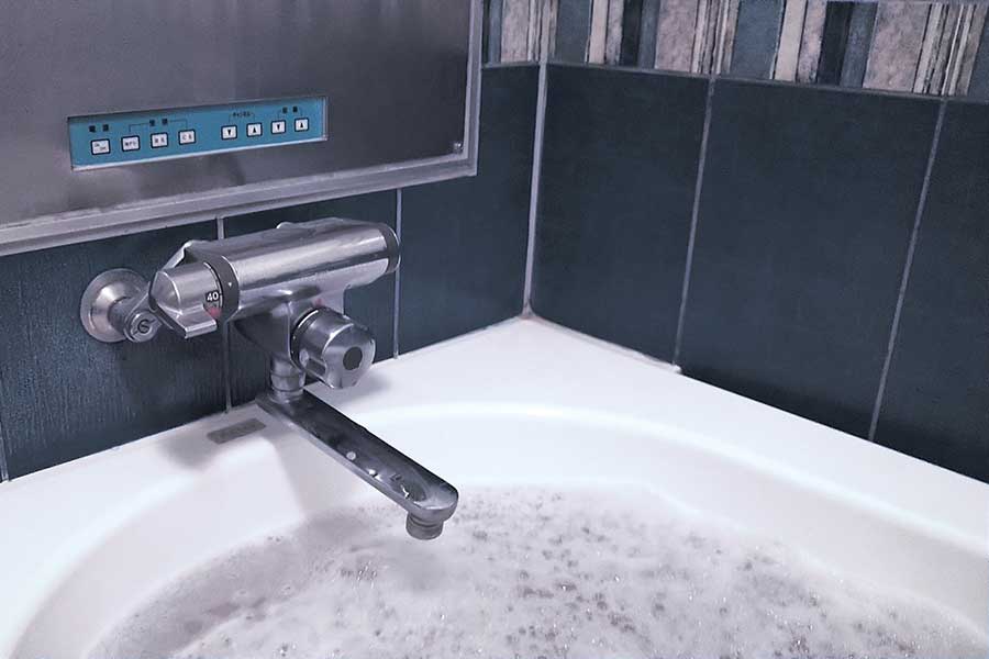 旅の疲れを癒やす、ホテルでの入浴タイム（写真はイメージ）【写真：写真AC】