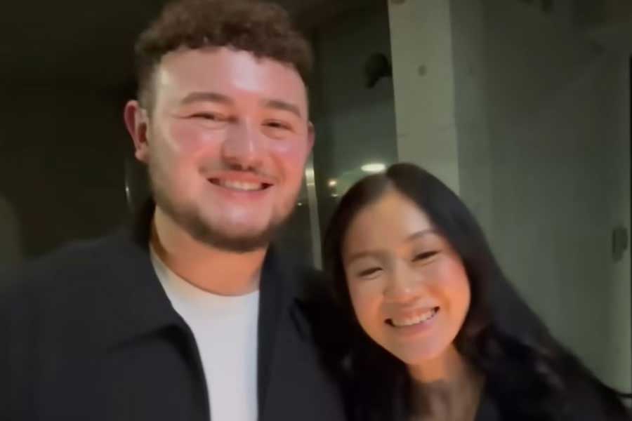 オランダからやってきた（左から）マックスさんとスティーさん（スクリーンショット）