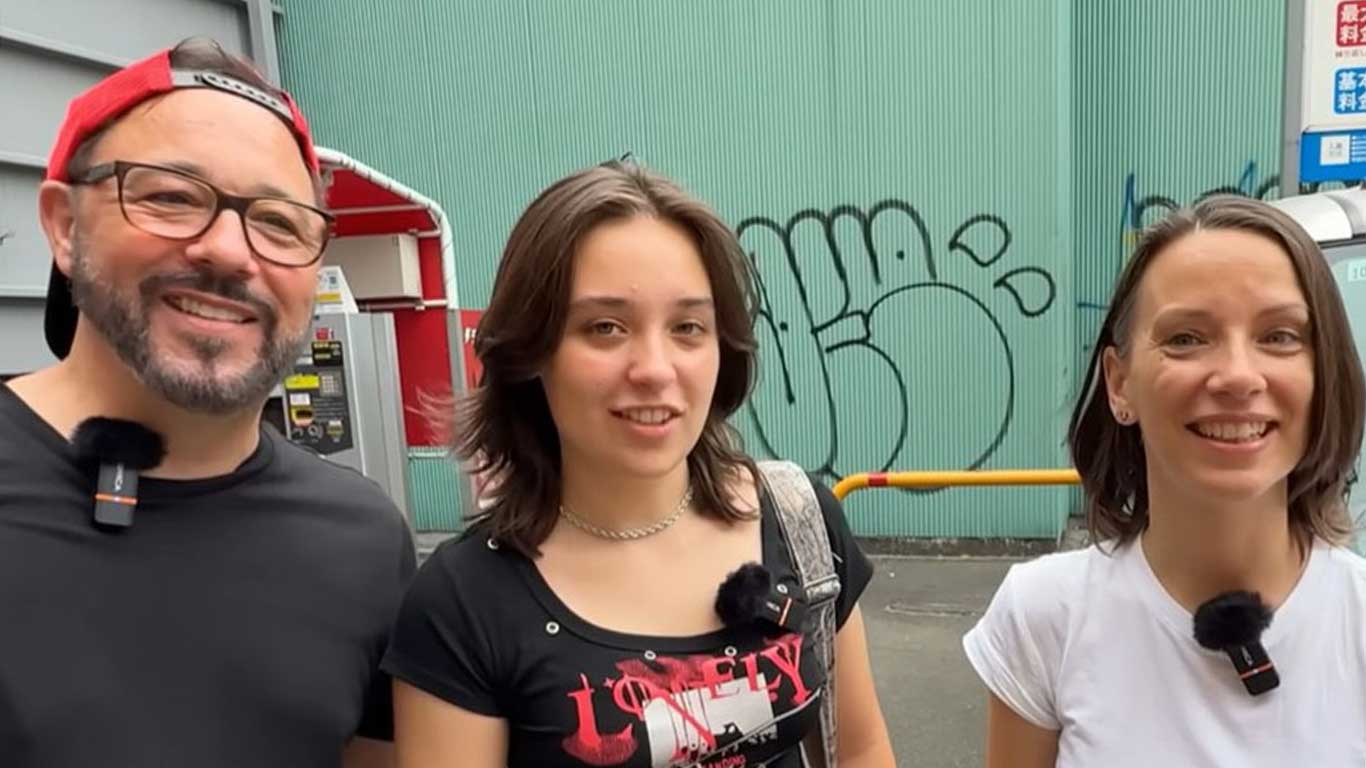 ドイツからやってきた(左から)マティアスさん、リアナさん、サンドラさん(スクリーンショット)