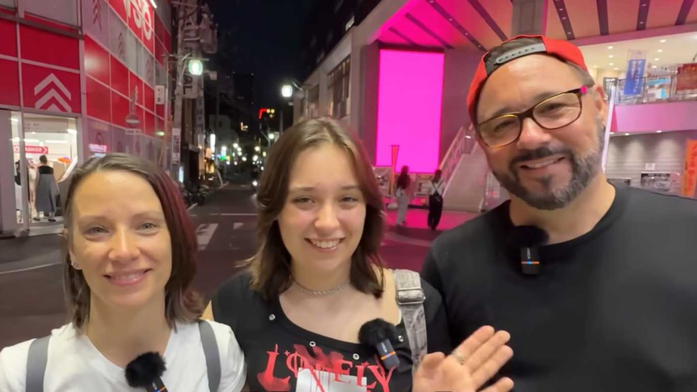 ドイツからやってきた（左から）サンドラさん、リアナさん、マティアスさん（スクリーンショット）