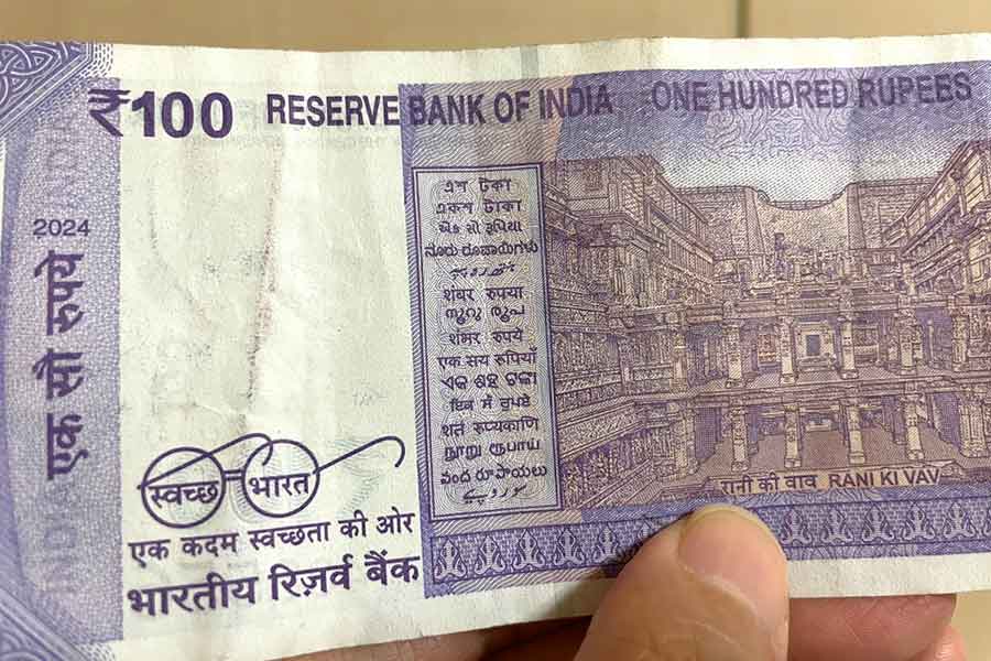 インド紙幣には17の言語が書かれている。世界でも珍しいお札【写真:中谷秋絵】