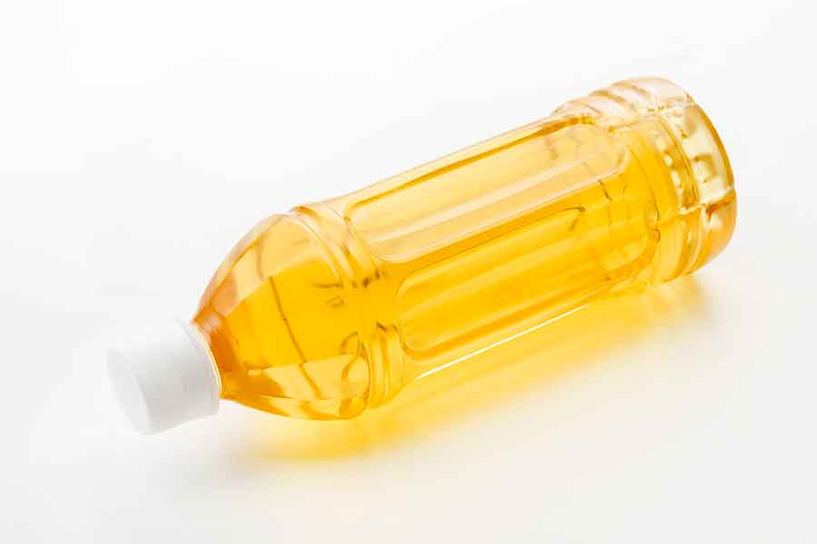 ペットボトルのお茶をこぼして大惨事に（写真はイメージ）【写真PIXTA】