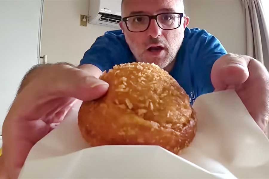 日本のカレーパンの虜に（スクリーンショット）