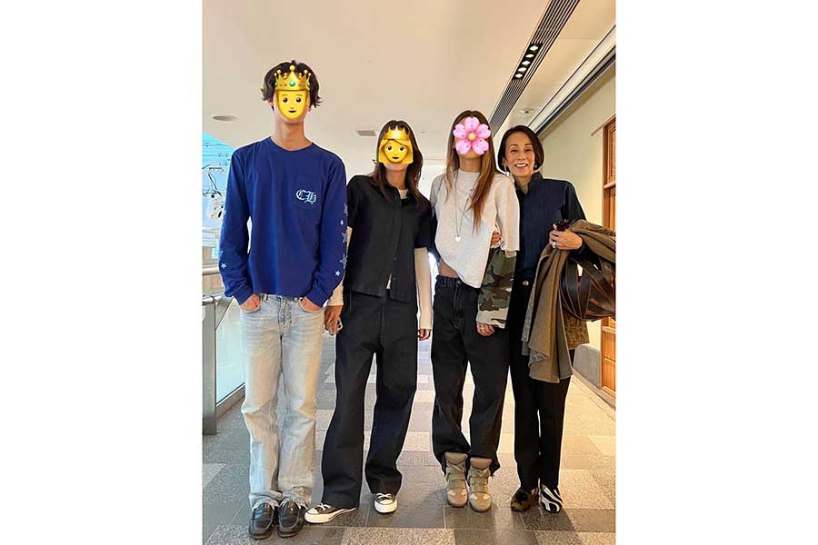 家族と都内散策を楽しむ中村江里子さん（スクリーンショット）