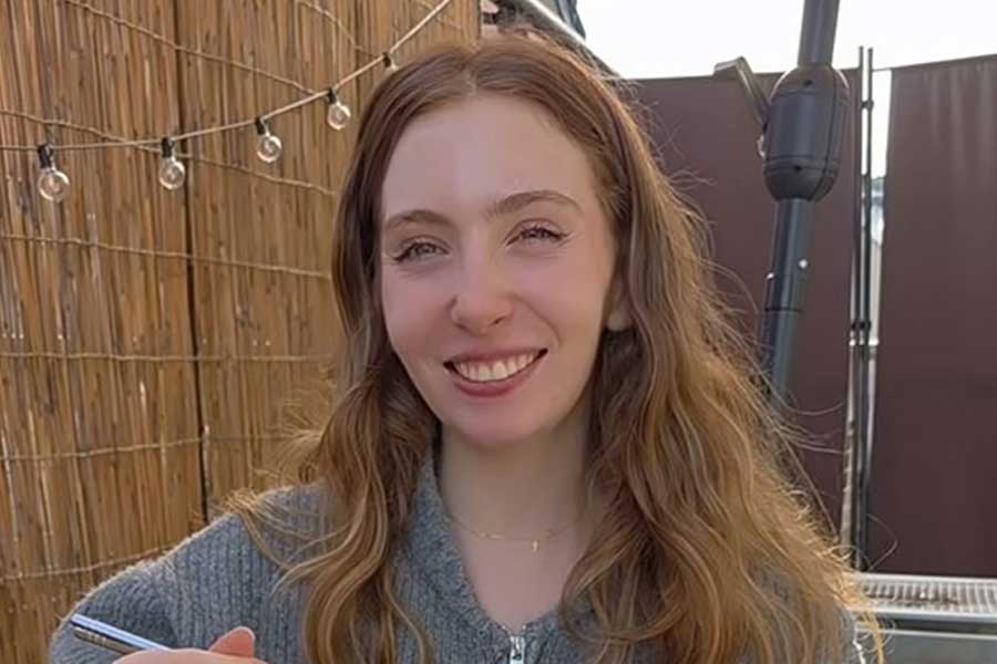 イカゲソに大満足のエヴァさん(スクリーンショット)