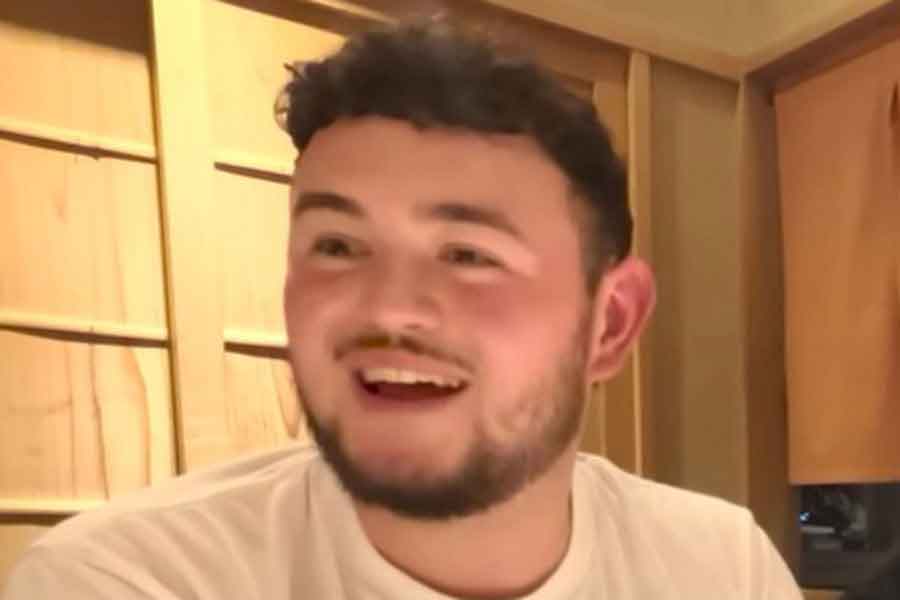 本格的な寿司店を訪れた、オランダ人のマックスさん（スクリーンショット）