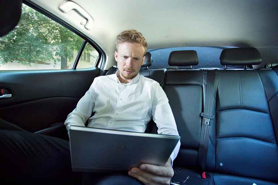 タクシーの運転手に翻訳アプリを使って意思疎通を図るもうまくいかず…。（写真はイメージ）【写真：写真AC】