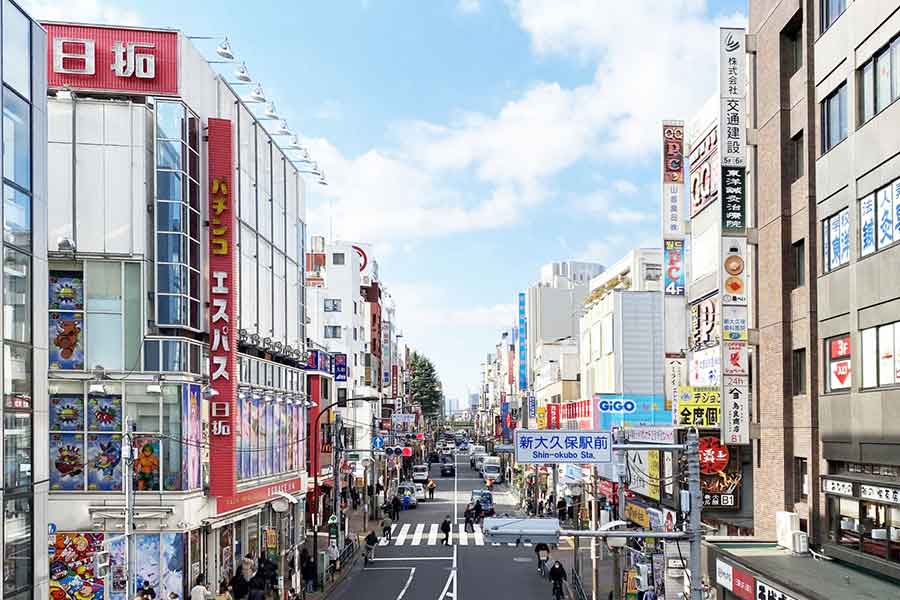 パチンコ店の音や街中に流れる音楽にびっくり（写真はイメージ）【写真：写真AC】