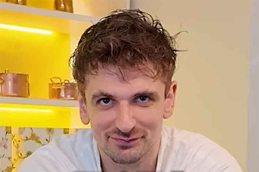 フランス人シェフのシャルルアンリ・ルブーグさん（スクリーンショット）