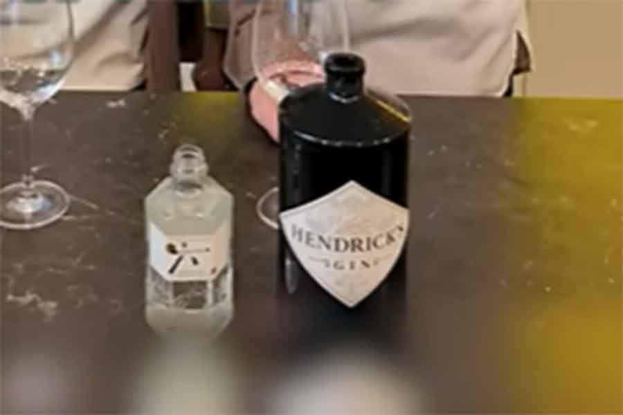 日本とスコットランドのジンを飲み比べ（スクリーンショット）