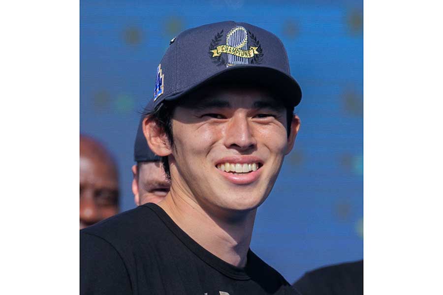 「6 7」ジェスチャーが話題になった、ドジャースの佐々木朗希選手【写真:Aflo】