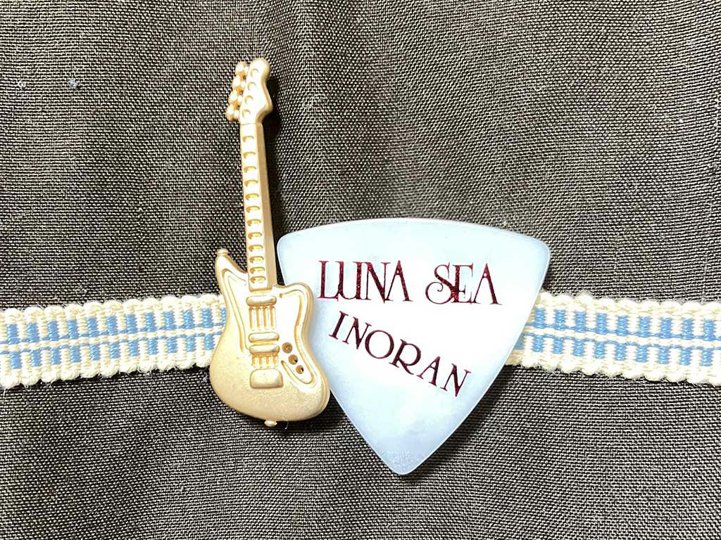 ギターピックを帯留めにアレンジするほど大好き【写真提供：MYU（@oK5uOgkBIP16520）さん】