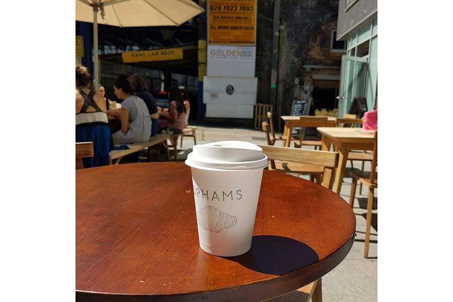 最初はコーヒーくらいがちょうど良い【写真：Moyo】