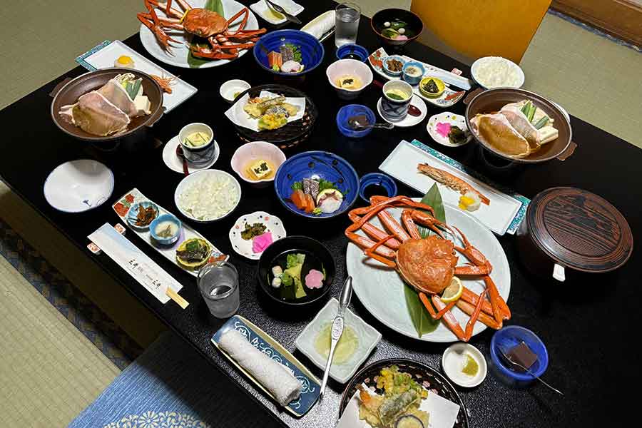 “恐ろしい”ほど豪華な、旅館の夕食【写真提供：りーちゃん（@riichan_sauna）さん】