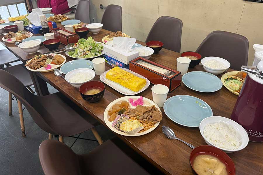 時間通りに来店されず8名分の食事は冷めていく一方…【写真提供：かみふらの第一食堂（@dai1shokudou）さん】